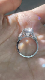 5-Carat Lab-Grown Oval Diamond Ring: D Color, VVS2 Clarity in 18K Gold - Image 2