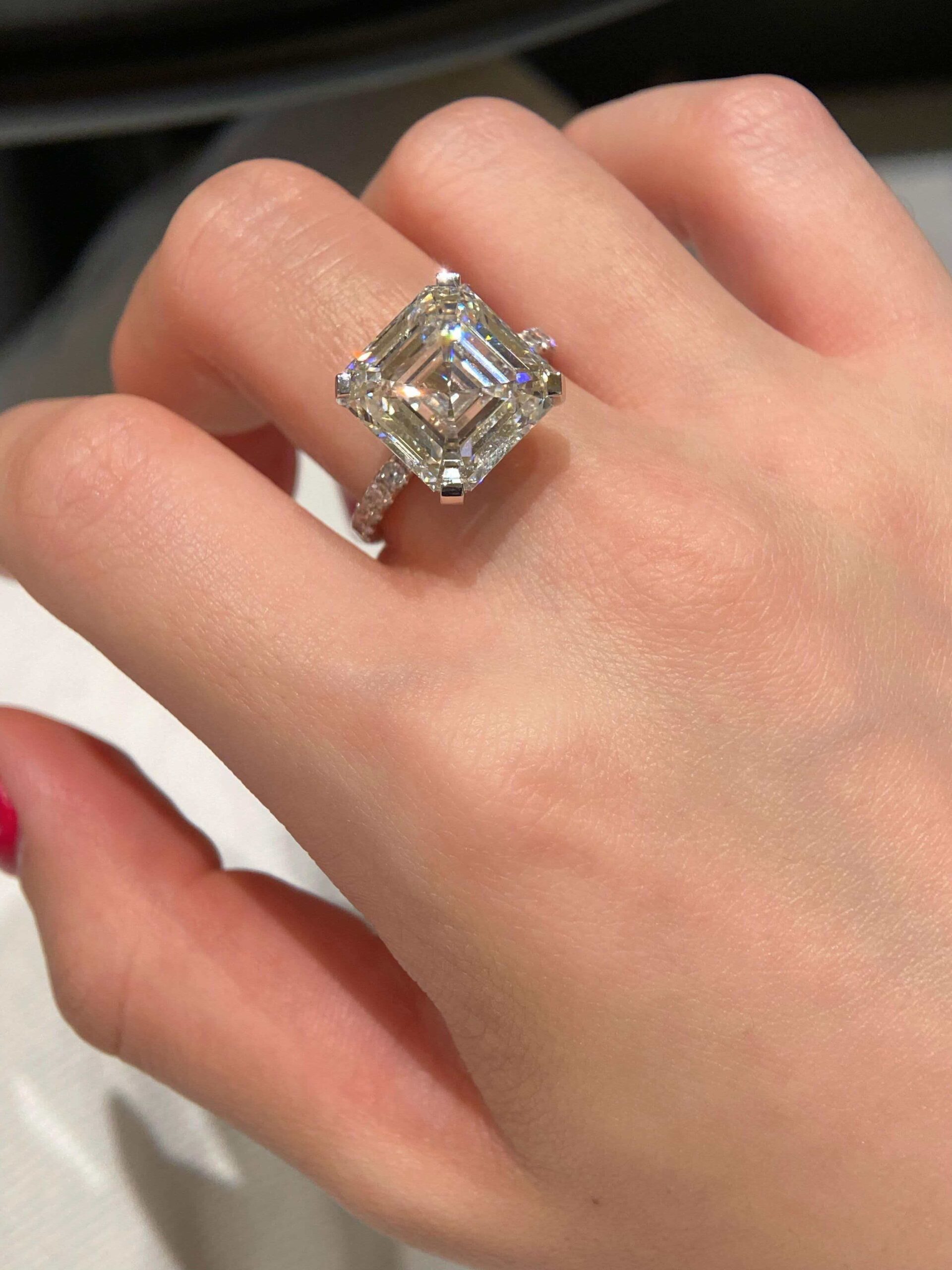 6e482c96583fef55a01bc563eb9c5ae3 10-Carat Lab-Grown Asscher-Cut Diamond Halo Ring: E Color, VS1 Clarity in 14K White Gold - Image 1