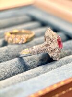 Collector-grade large-carat neon-colored gem | 2.8ct natural unheated Mahenge spinel 18K gold setting 0.50ct pear-shaped diamond ring - Image 2