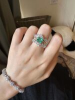 1.58ct Lab-Grown Vivid Green Emerald One-Piece Multi-Layer Two-Tone Gold Ring - Image 2
