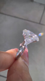 5-Carat Lab-Grown Oval Diamond Ring: D Color, VVS2 Clarity in 18K Gold - Image 3