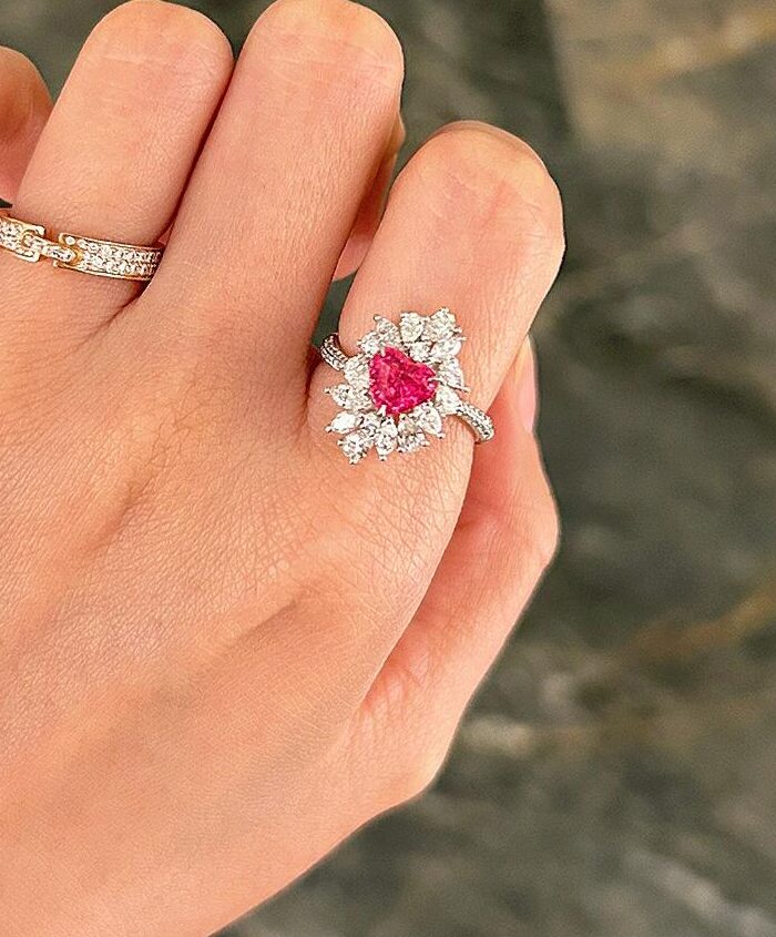 a795525ece7ed90e2071849214d1ddb6 1.68ct Natural Untreated Mahenge Spessarite Spinel 18K Gold Diamond Ring - Image 1