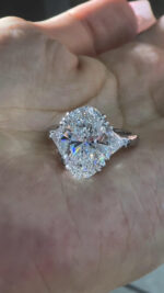 5-Carat Lab-Grown Oval Diamond Ring: D Color, VVS2 Clarity in 18K Gold - Image 4