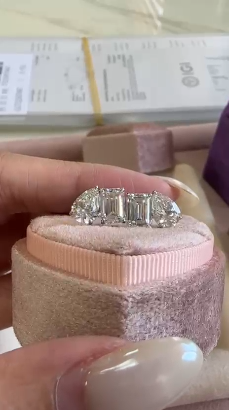 videoframe_1935 Lab diamond earrings - Image 1